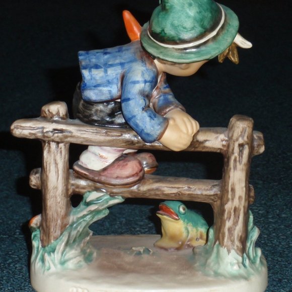 "Retreat To Safety" Goebel Hummel Figurine #201/I TMK5 - Boy On Fence With Frog! - Picture 5 of 10